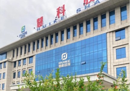 五月石榴紅勝火，花團(tuán)錦簇滿慧科！